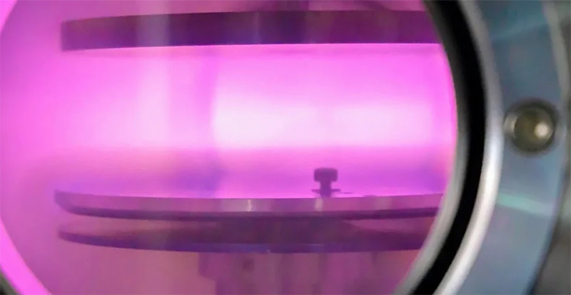 ການຝັງຕົວໃນ Plasma ອຸນຫະພູມຕ່ໍາແມ່ນຫຍັງ?